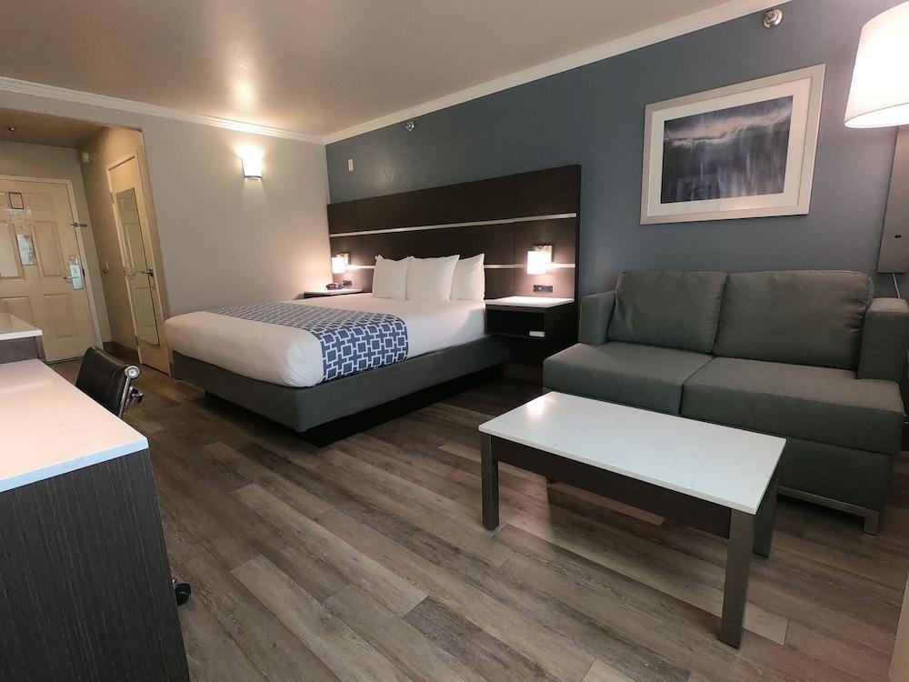 Western & Motel 3*