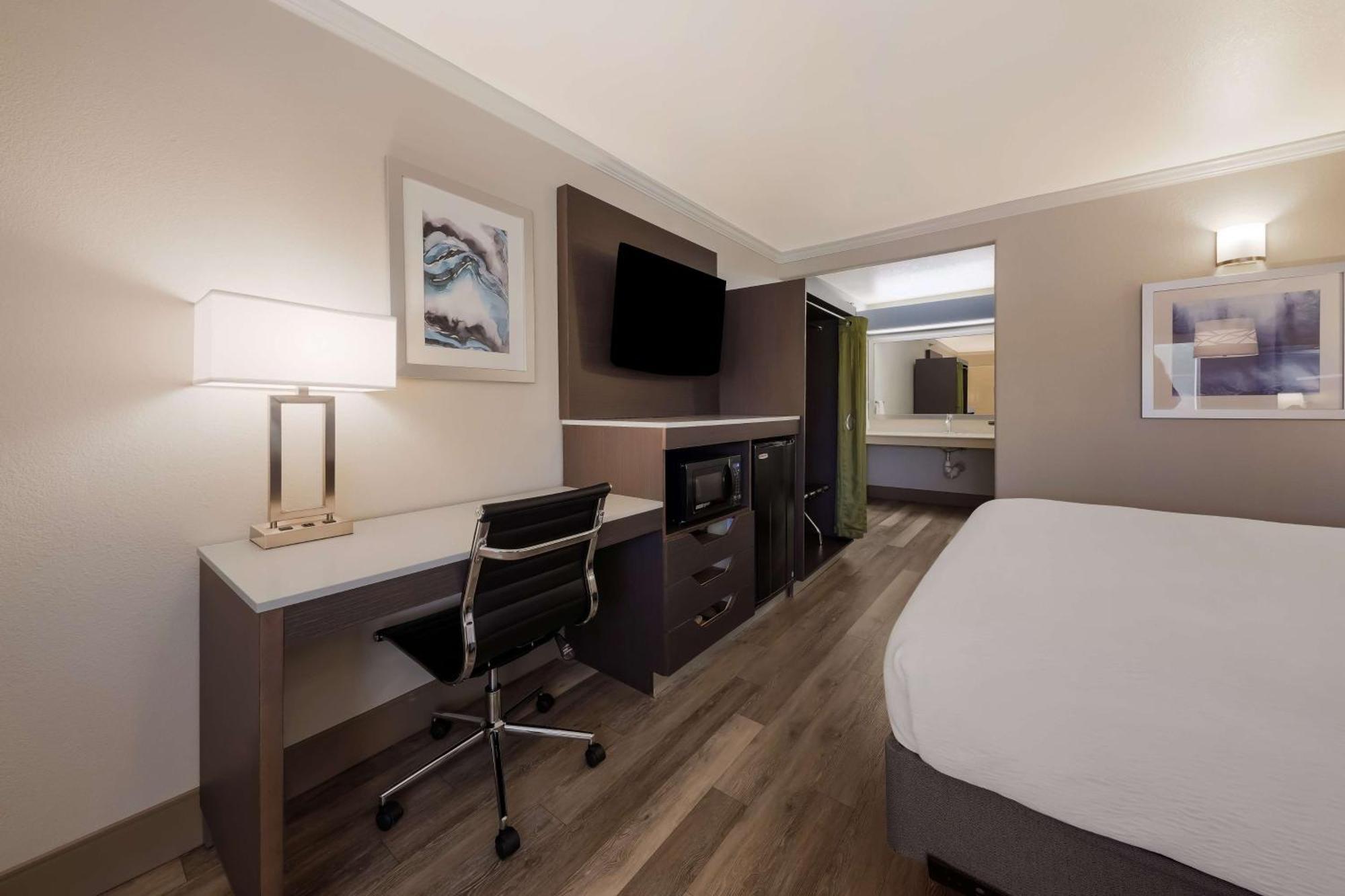 Western & Motel 3*