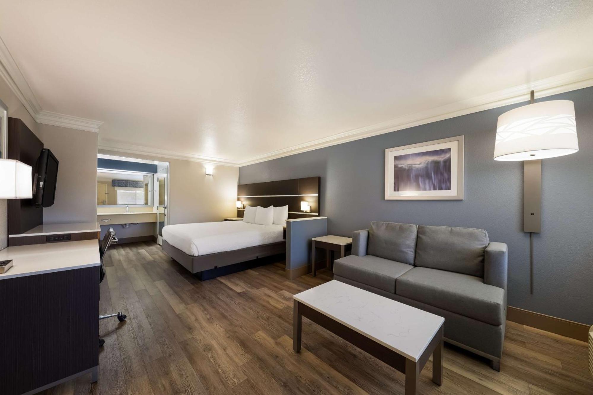 Western & Motel Lemoore