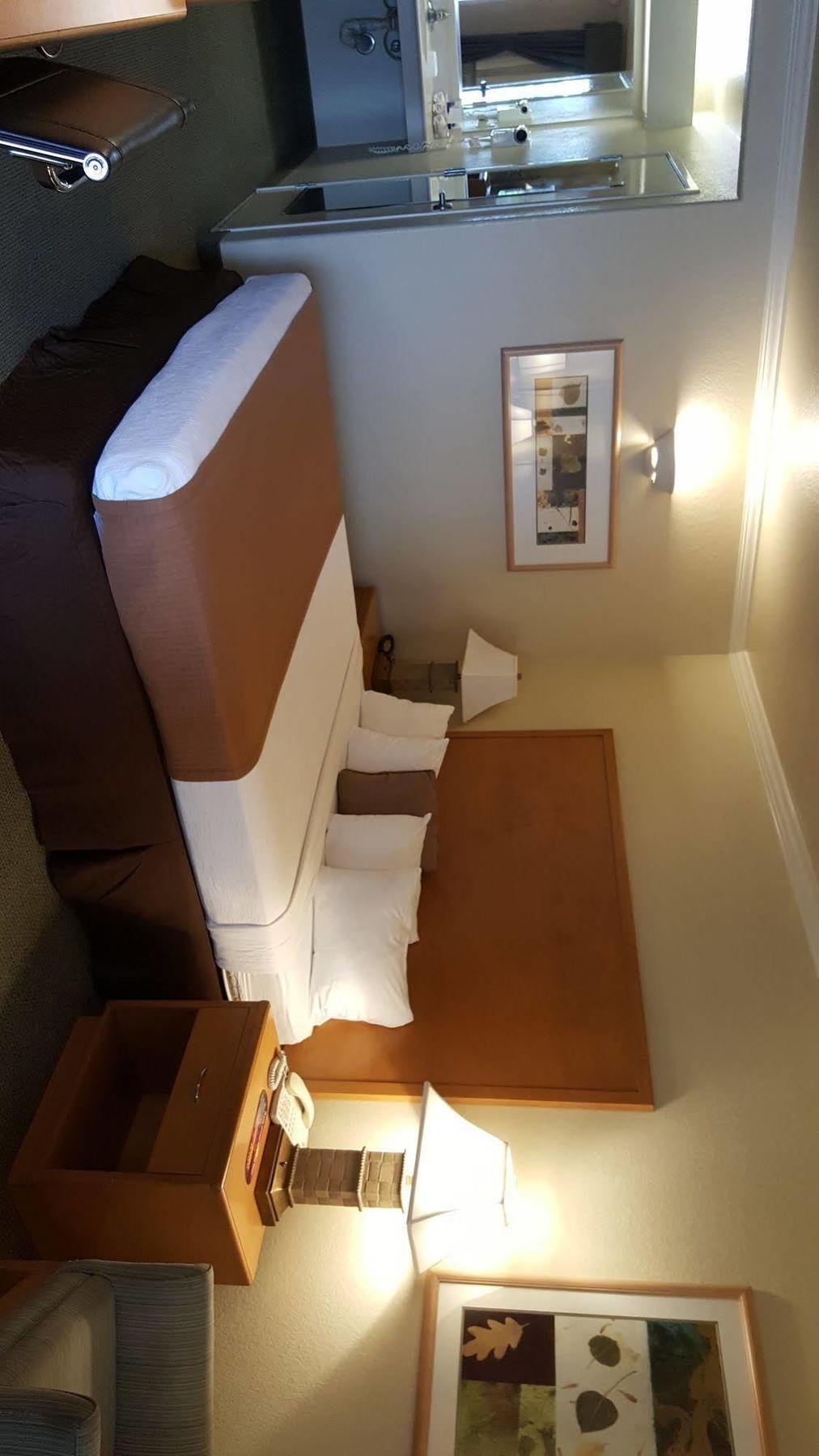 Western & Motel 3*